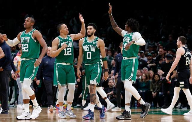 NBA季后赛黑马频现，青年军逆袭掀翻卫冕冠军